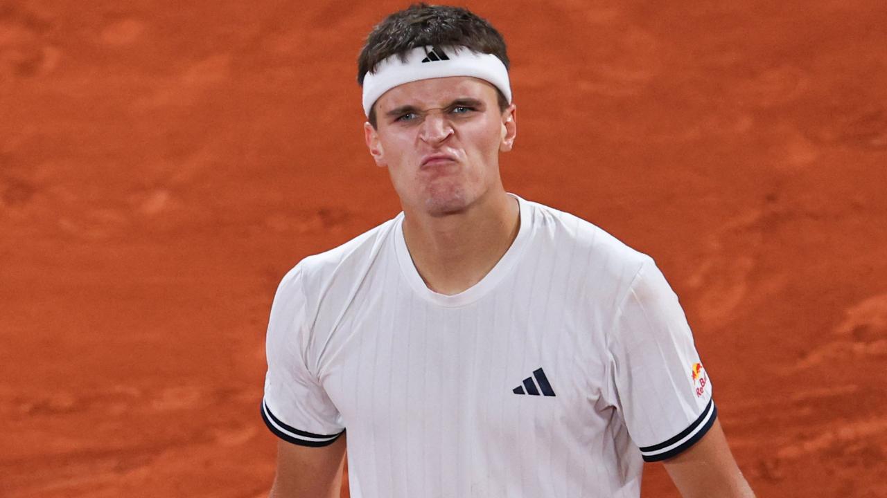 Mensik commanded play from the baseline and transitioned forward with tremendous confidence to prevail after two hours and 33 minutes and continue his dream run in Paris